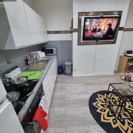 Holiday home *a!s* Setup For Your Amazing Relaxed + Free Parking + Free Fast Wifi * *