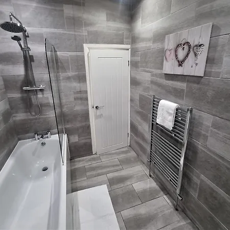 Holiday home *a!s* Setup For Your Amazing Relaxed + Free Parking + Free Fast Wifi * Leeds (West Yorkshire)