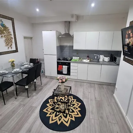 Holiday home *a!s* Setup For Your Amazing Relaxed + Free Parking + Free Fast Wifi * Leeds (West Yorkshire)